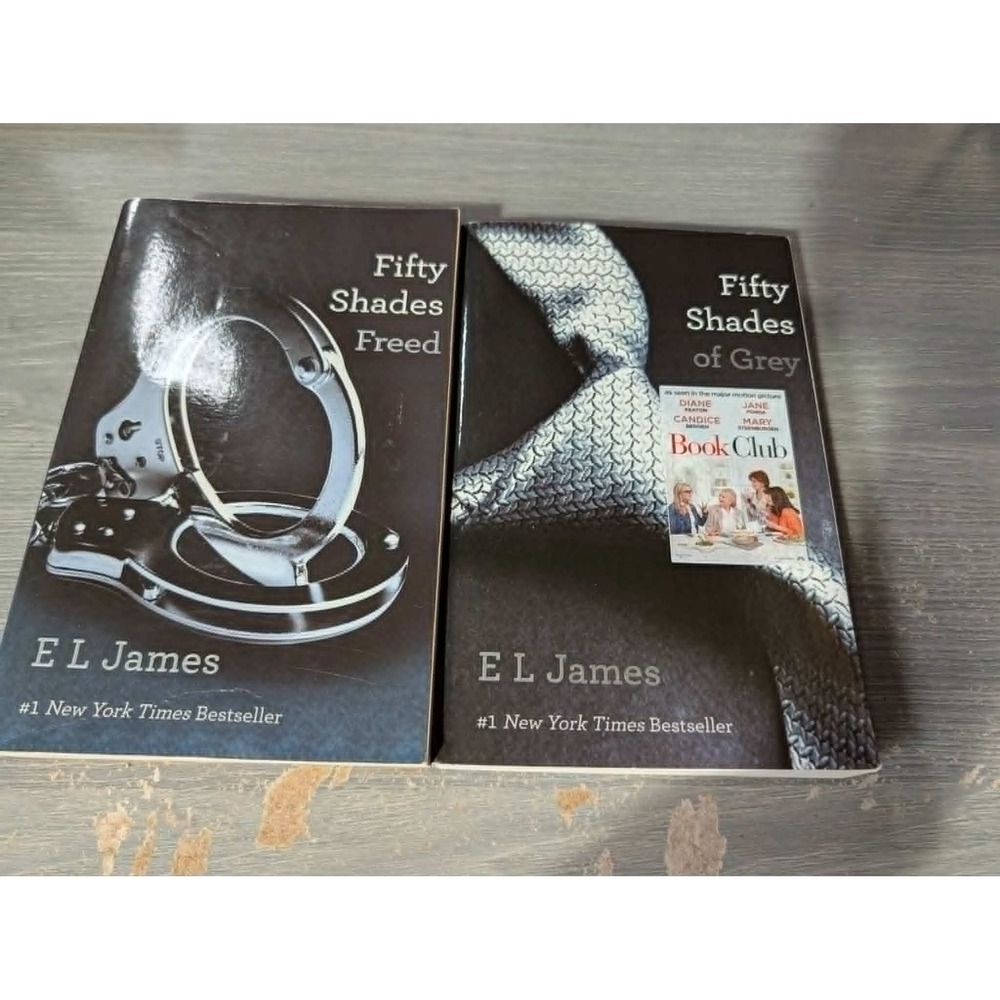 Fifty Shades of Grey and Fifty Shades Freed E L James Paperback Book Set 2pc